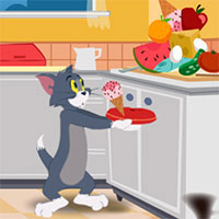 Mèo Tom hứng đồ ăn