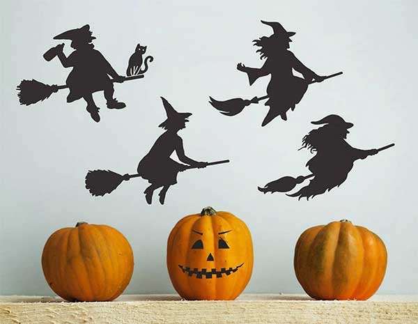 Halloween là dịp lễ lớn đầy hấp dẫn và thú vị. Hãy tham gia trang trí Halloween để hòa mình vào không khí của ngày lễ này. Chỉ với những chiếc bóng bay, những khăn vải độc đáo cùng những hình ảnh đáng sợ, bạn đã tạo ra không gian ấn tượng và đặc biệt cho mình.
