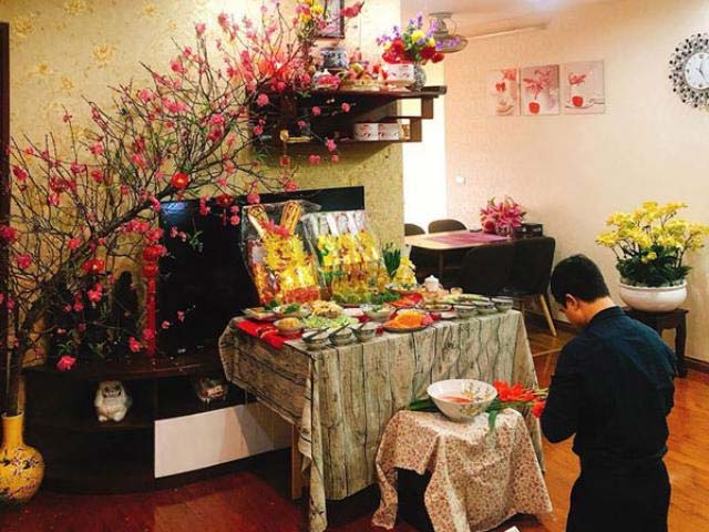 Mâm lễ vật cúng giao thừa trong nhà. Ảnh minh họa